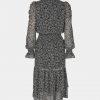 sofie-schnoor-swragna-dress-in-light-fabric-and-puffed-shoulders_790x1053c (1)