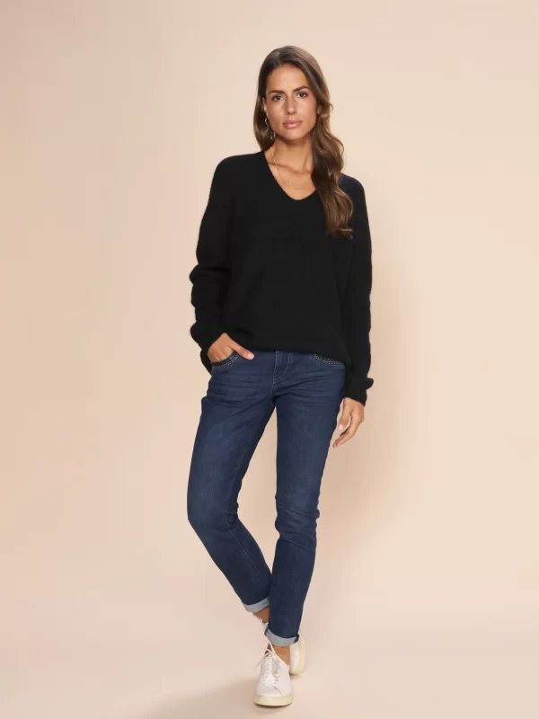 153900MMThoraV-NeckKnitBlack-154990MMNaomiNolaJeansDarkBlue_1440x