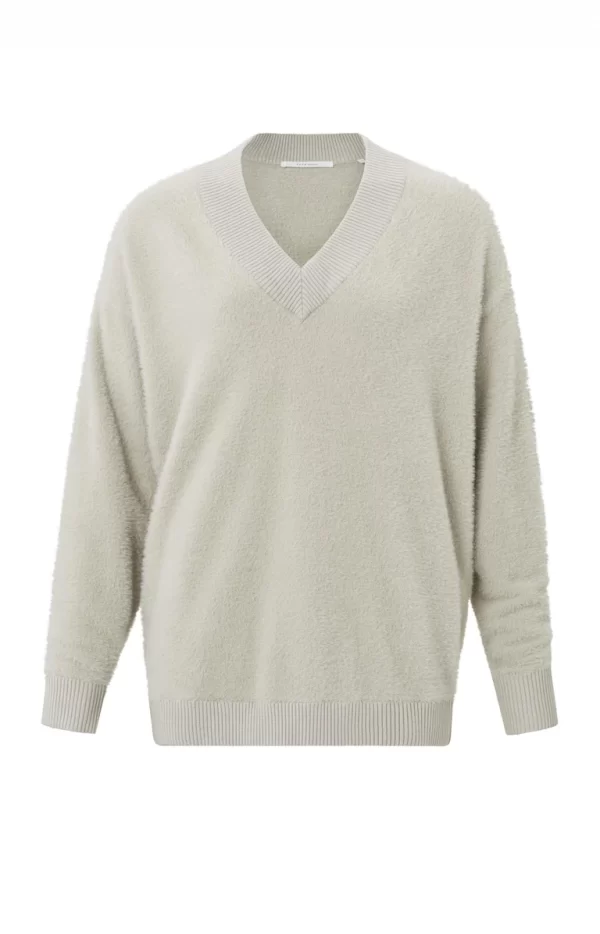 fluffy-sweater-with-v-neck-long-sleeves-in-oversized-fit-pure-cashmere-brown_6f373c6c-957b-4b6f-af3e-9d2f409a1ec0_768x