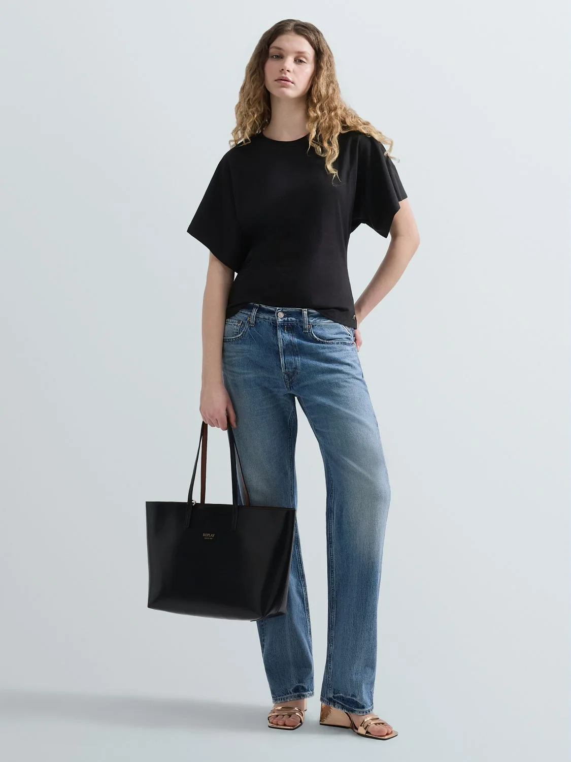 f94c8b12-3f72-4322-b659-7b280ec7f2eb f94c8b12-3f72-4322-b659-7b280ec7f2eb