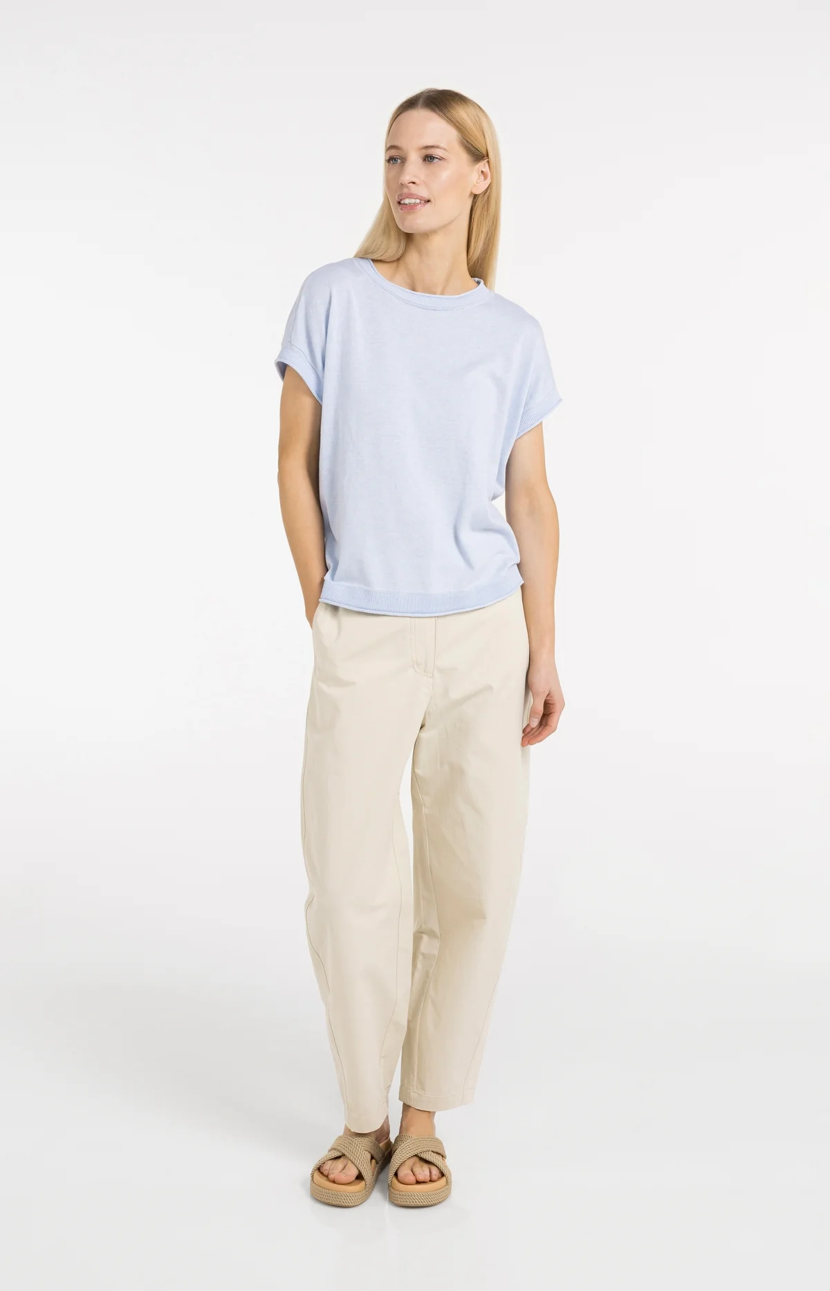 high-waist-barrel-trousers-with-button-detail-1_a763cfdc-6c46-4654-a658-291fac988fbf high-waist-barrel-trousers-with-button-detail-1_a763cfdc-6c46-4654-a658-291fac988fbf