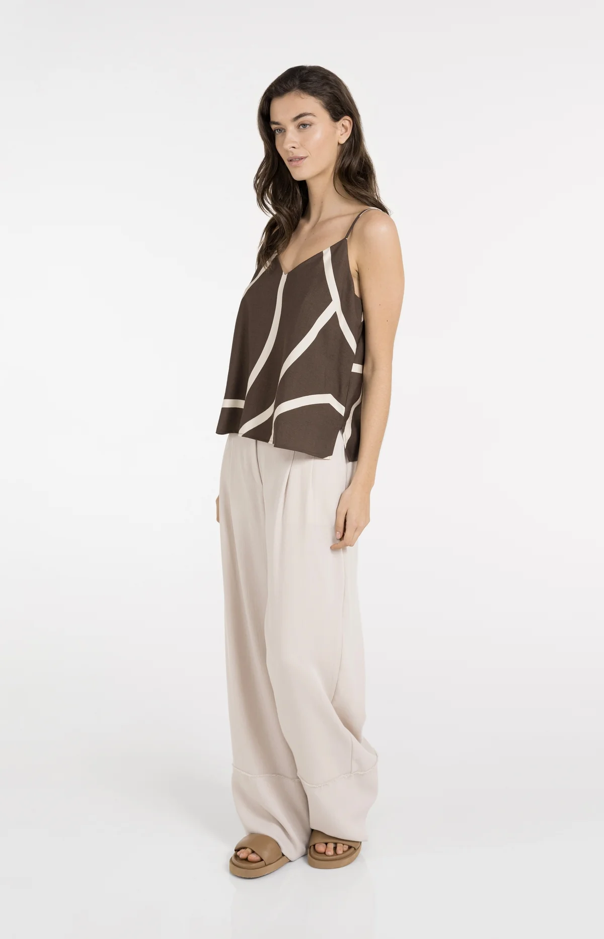 printed-singlet-with-v-neck_0cbe8ff3-a046-4411-a8c9-c8588b3c6953 printed-singlet-with-v-neck_0cbe8ff3-a046-4411-a8c9-c8588b3c6953