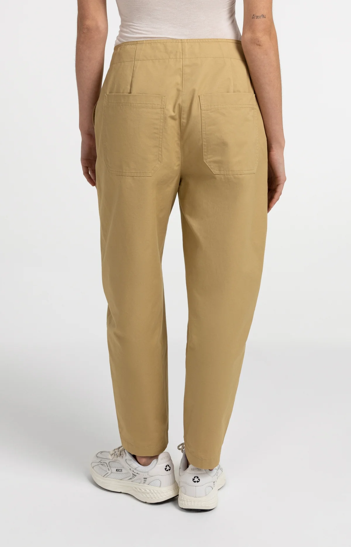 high-waist-barrel-leg-trousers-with-button-detail_36108327-845a-44d1-a7ee-a0fecb9827ae high-waist-barrel-leg-trousers-with-button-detail_36108327-845a-44d1-a7ee-a0fecb9827ae