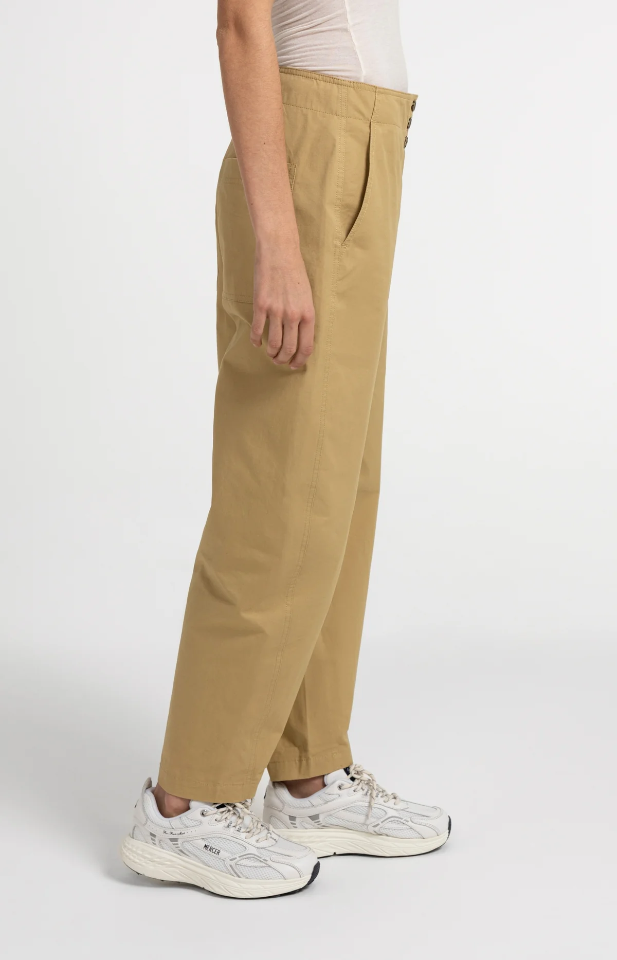 high-waist-barrel-leg-trousers-with-button-detail_9a2847c9-c7ff-49e3-85ac-68b61a6ec800 high-waist-barrel-leg-trousers-with-button-detail_9a2847c9-c7ff-49e3-85ac-68b61a6ec800