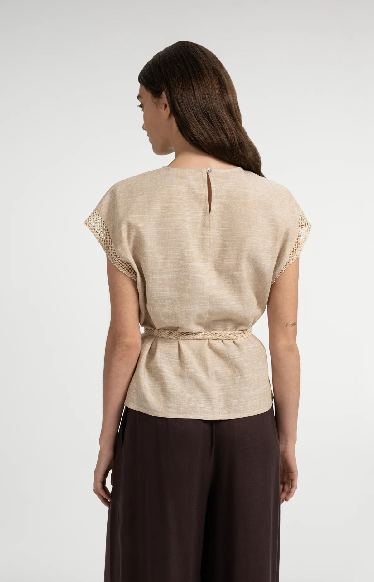 short-sleeve-top-with-crochet-details_bc3851db-a9d3-43ea-adec-2c454166daab short-sleeve-top-with-crochet-details_bc3851db-a9d3-43ea-adec-2c454166daab