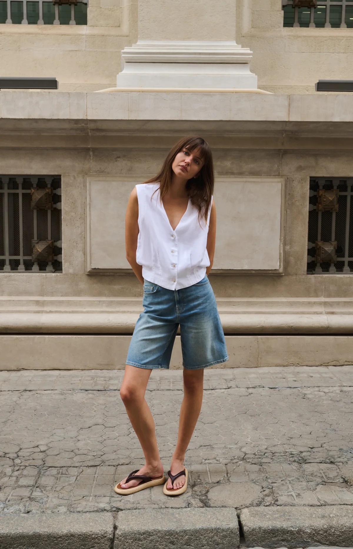 sleeveless-blouse-with-pleat-details-and-elastic-hem_082d0326-06d0-47f6-90a1-701584385a18 sleeveless-blouse-with-pleat-details-and-elastic-hem_082d0326-06d0-47f6-90a1-701584385a18