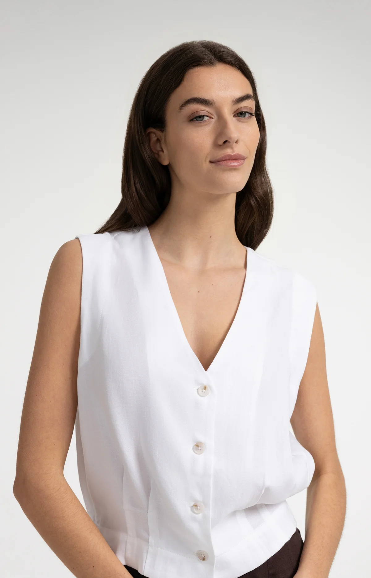 sleeveless-blouse-with-pleat-details-and-elastic-hem_771ef8db-b0db-450a-8a33-a555137a02d4 sleeveless-blouse-with-pleat-details-and-elastic-hem_771ef8db-b0db-450a-8a33-a555137a02d4