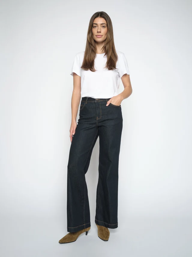 166400447MMDaraDeluxeJeansDarkBlue-168520101MMDalaOSSBasicTeeWhite 166400447MMDaraDeluxeJeansDarkBlue-168520101MMDalaOSSBasicTeeWhite