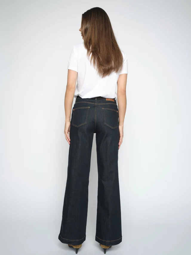 166400447MMDaraDeluxeJeansDarkBlue-168520101MMDalaOSSBasicTeeWhite_1 166400447MMDaraDeluxeJeansDarkBlue-168520101MMDalaOSSBasicTeeWhite_1