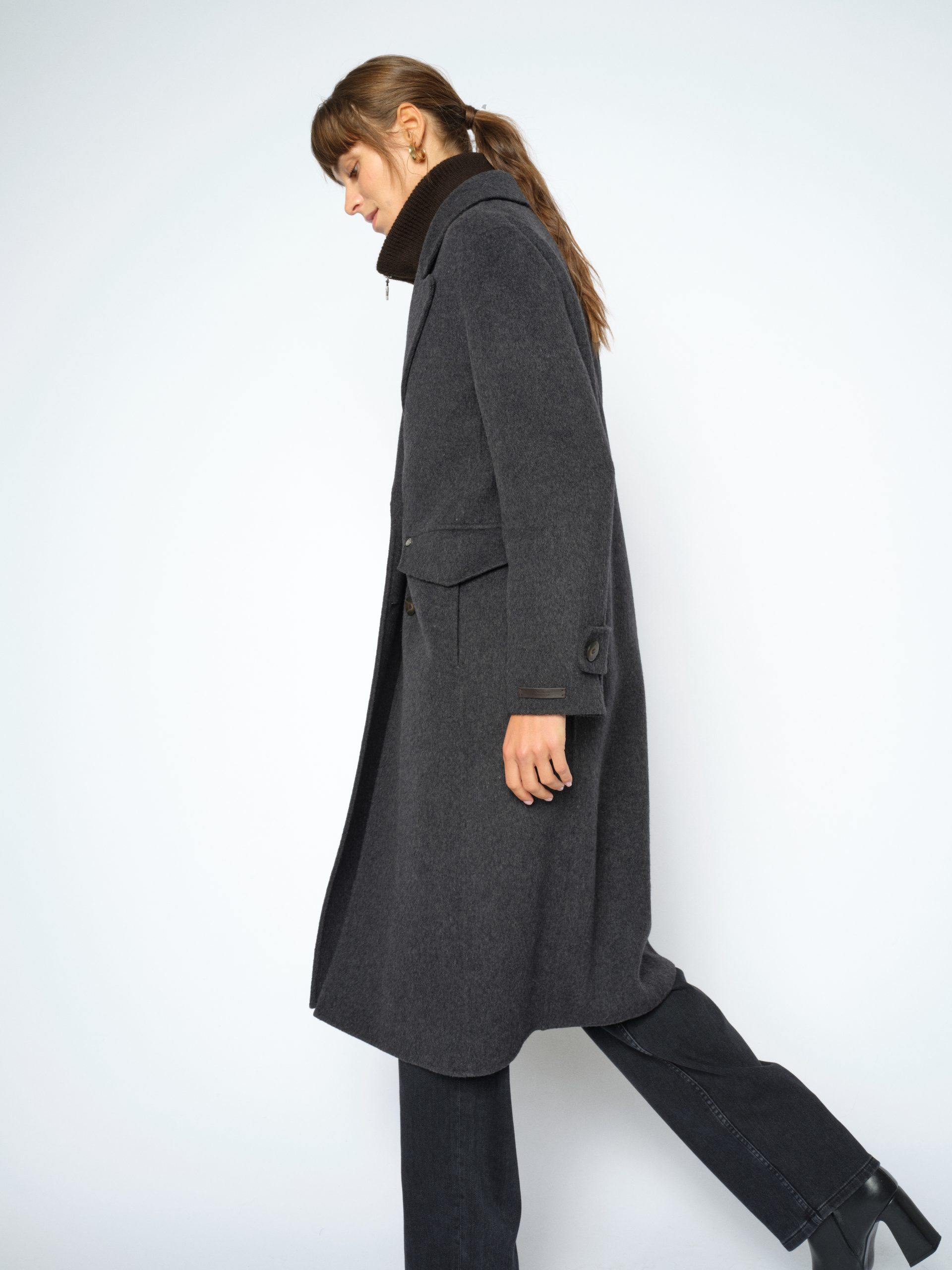 181410880 MMAlva Loisa Coat Antracite – 165910801 MMBouch Rollneck Knit Black – 183260801 MMDivona Tetty Jeans Black_2 181410880 MMAlva Loisa Coat Antracite – 165910801 MMBouch Rollneck Knit Black – 183260801 MMDivona Tetty Jeans Black_2