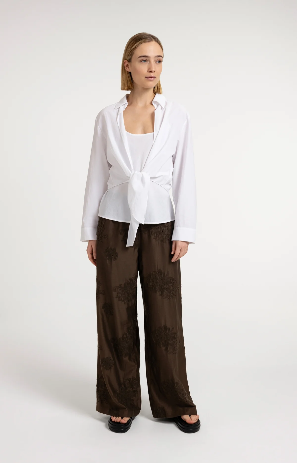 knotted-blouse-with-matching-sleeveless-top_3a721a68-fcd5-4d9e-8f8b-4b5609ecea24 knotted-blouse-with-matching-sleeveless-top_3a721a68-fcd5-4d9e-8f8b-4b5609ecea24