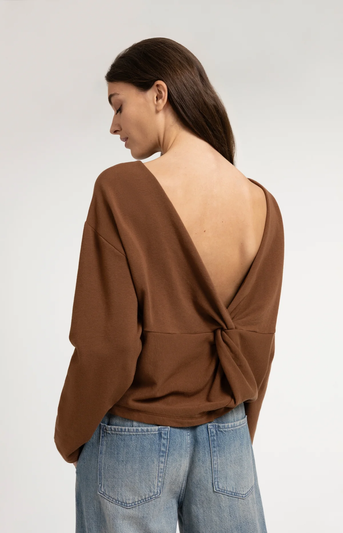 sweater-with-v-neck-and-twisted-detail-at-the-back-2_46b1d80c-6448-45ff-8742-e9b270ab93c0 sweater-with-v-neck-and-twisted-detail-at-the-back-2_46b1d80c-6448-45ff-8742-e9b270ab93c0