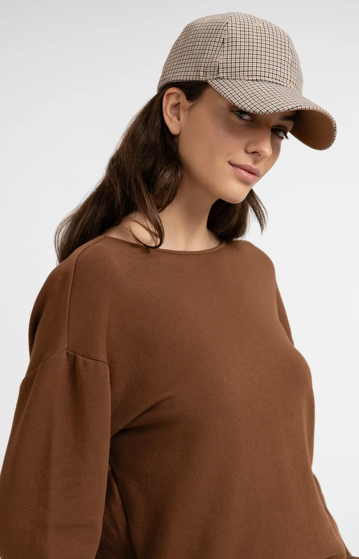 sweater-with-v-neck-and-twisted-detail-at-the-back-2_51d30183-bb6a-4190-b0ba-f73c107068c7 sweater-with-v-neck-and-twisted-detail-at-the-back-2_51d30183-bb6a-4190-b0ba-f73c107068c7