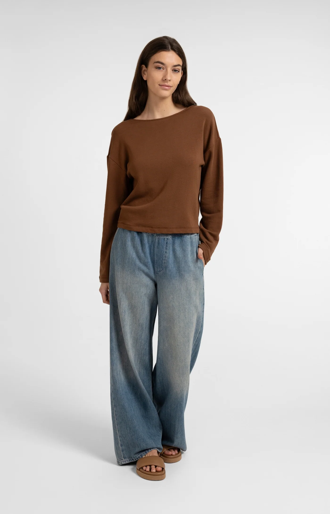 sweater-with-v-neck-and-twisted-detail-at-the-back-2_ec718bb4-a4f6-4dec-a77c-61a1eaebec80 sweater-with-v-neck-and-twisted-detail-at-the-back-2_ec718bb4-a4f6-4dec-a77c-61a1eaebec80