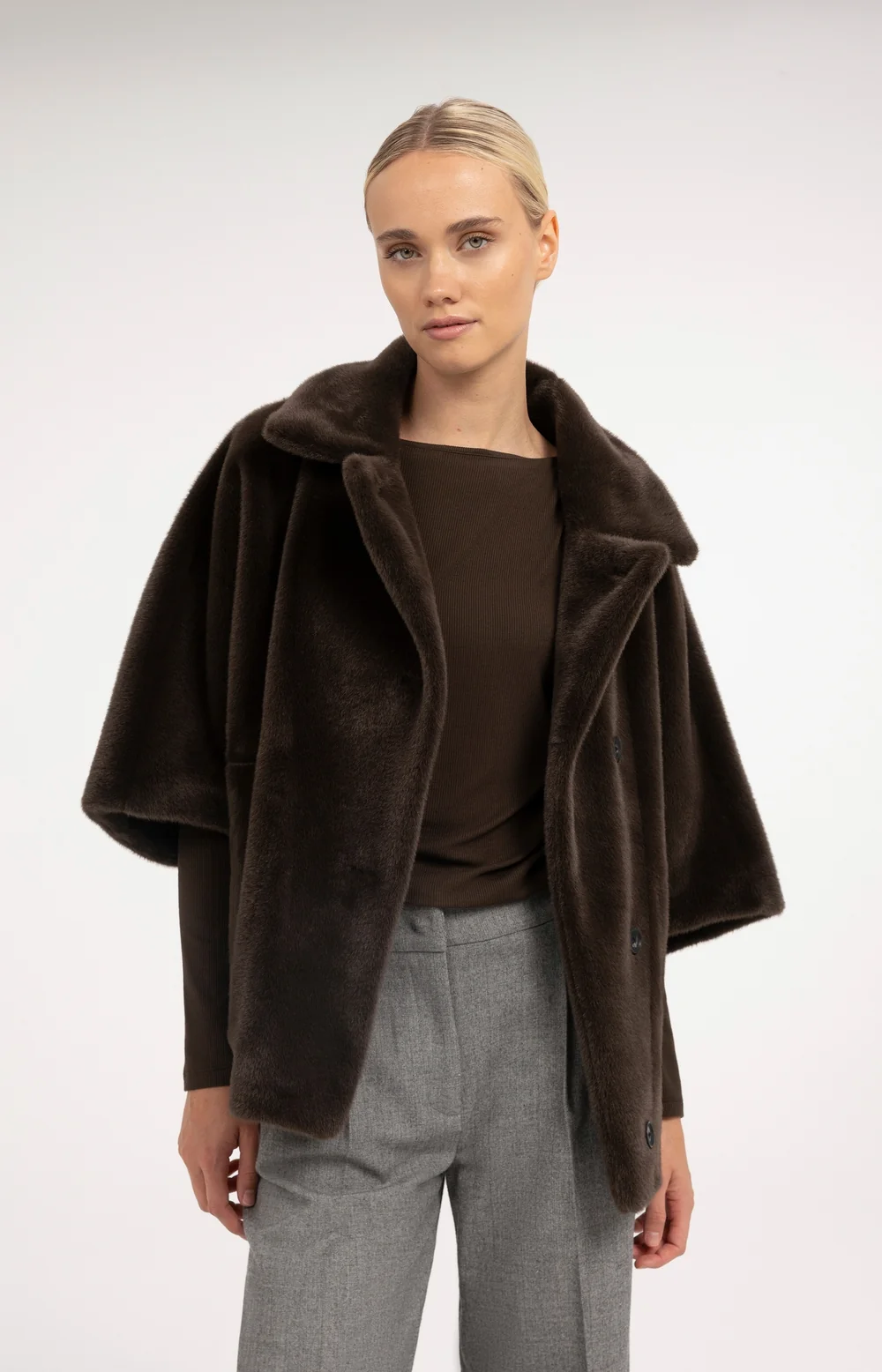 oversized-reversible-faux-fur-jacket-delicioso-brown_4abd9147-3de1-4937-ab78-4e7cb6c8426a oversized-reversible-faux-fur-jacket-delicioso-brown_4abd9147-3de1-4937-ab78-4e7cb6c8426a